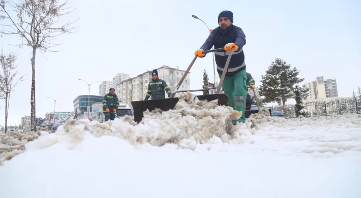 Elazığ Belediyesi Karla Mücadele Çalışmalarına Devam Ediyor
