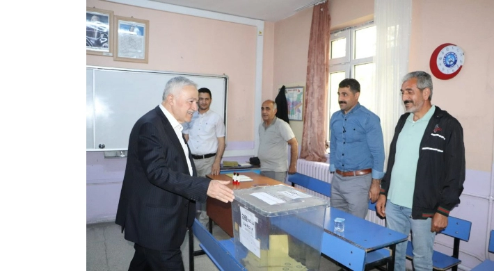 Zülfü Demirbağ, Oy Kullanıp Okulları Ziyaret Etti