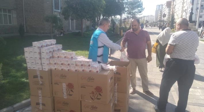 Beşir Derneği Mevlid Kandili’nde Kandil Simidi Dağıttı