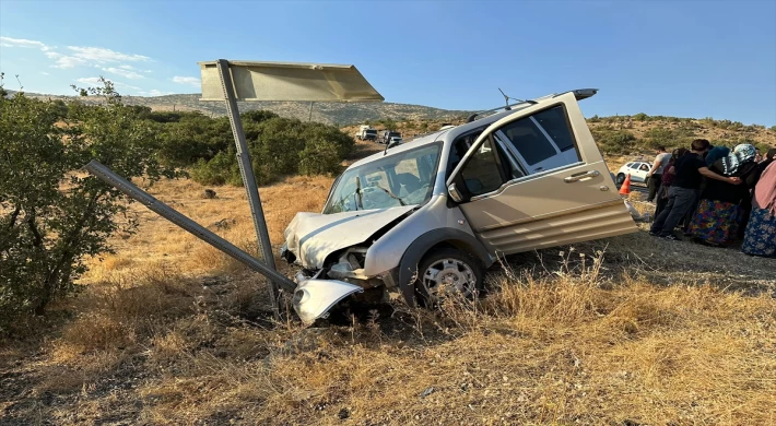 Elazığ’da İki Hafif Ticari Araç Çarpıştı: 4’ü Ağır 9 Yaralı