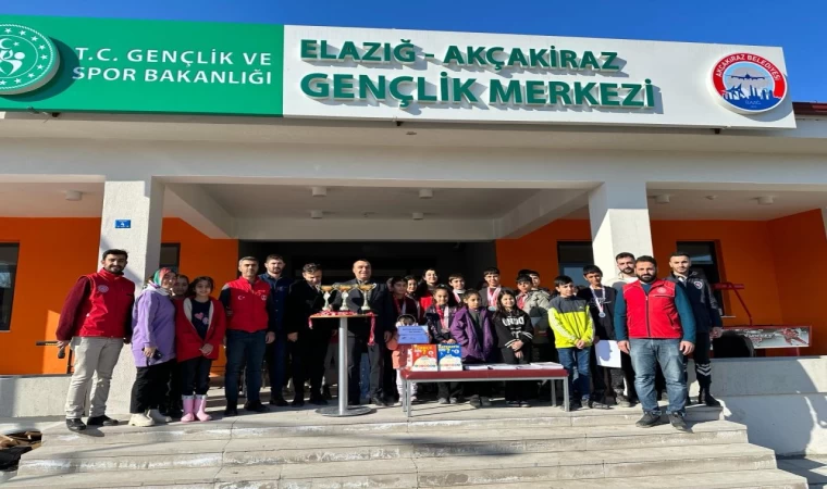 Akçakiraz’da Dereceye Giren Öğrenciler Ödüllendirildi