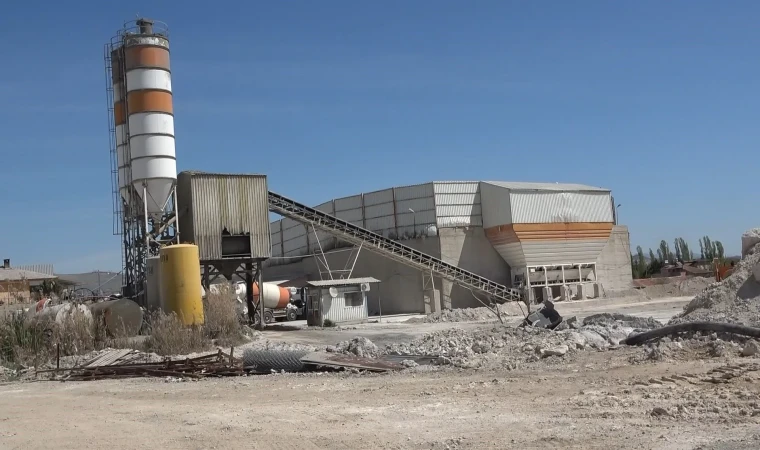 Elazığ’da Forkliftin Altında Kalan İşçi Ağır Yaralandı
