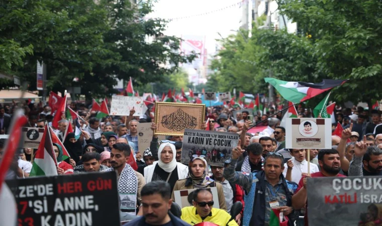 Elazığ’da Binlerce Kişi Filistin İçin Yürüdü