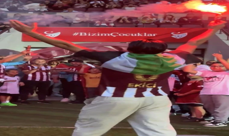 Elazığspor Şampiyonluk Kutlamalarında Filistin Ve Doğu Türkistan'ı Unutmadı