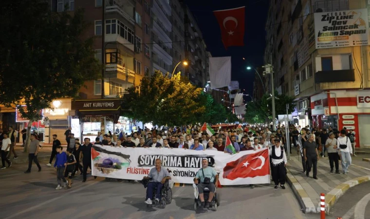 Elazığ’da Yüzlerce Kişi Filistin İçin Yürüdü