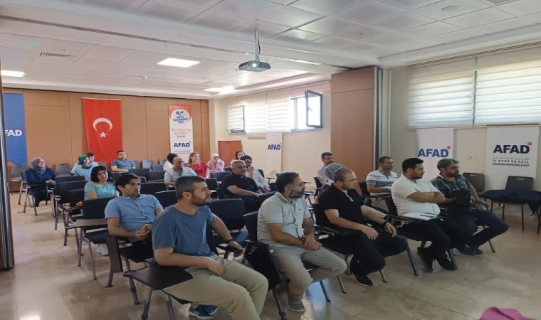 Elazığ'da AFAD Gönüllülerine İlk Yardım Eğitimi