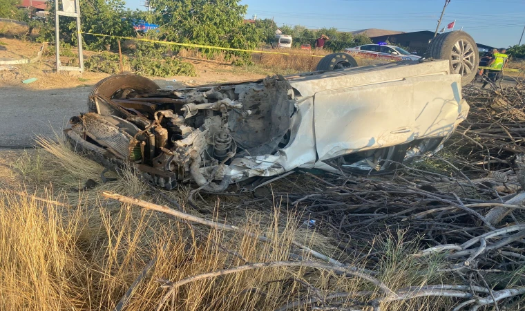 Elazığ’da Otomobil Tarlaya Uçtu: 1'i Ağır 2 Yaralı