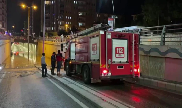 Elazığ’da Sağanak Yağışta Alt Geçit Suyla Doldu