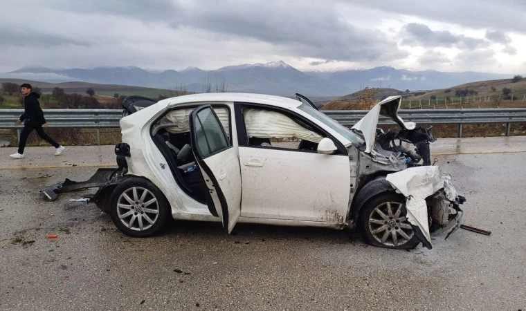 Elazığ’da Trafik Kazası : İki Otomobil Çarpıştı, 4 Kişi Yaralandı