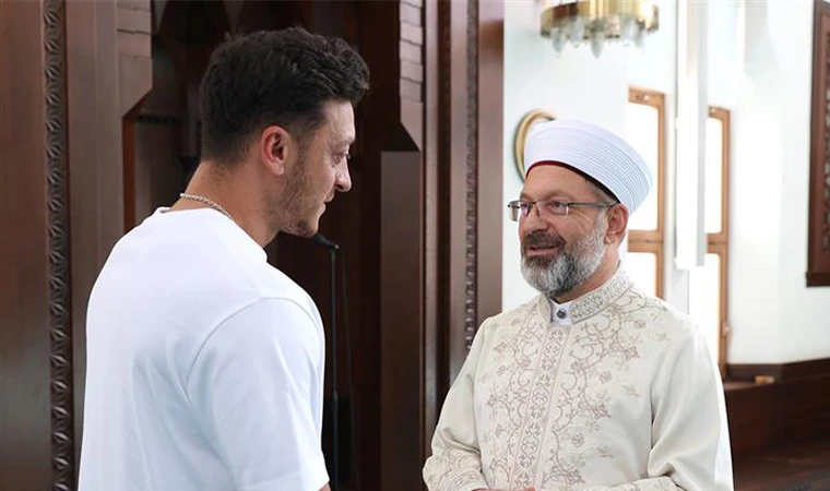 Diyanet İşleri Başkanı Erbaş, Eski futbolcu Mesut Özil ile Bir Araya Geldi