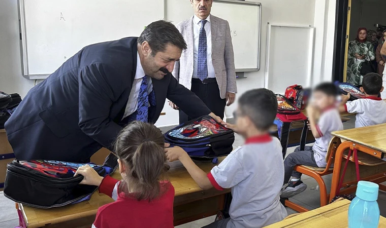 Elazığ Belediyesi’nden Öğrencilere Kırtasiye Seti ve Okul Çantası Desteği