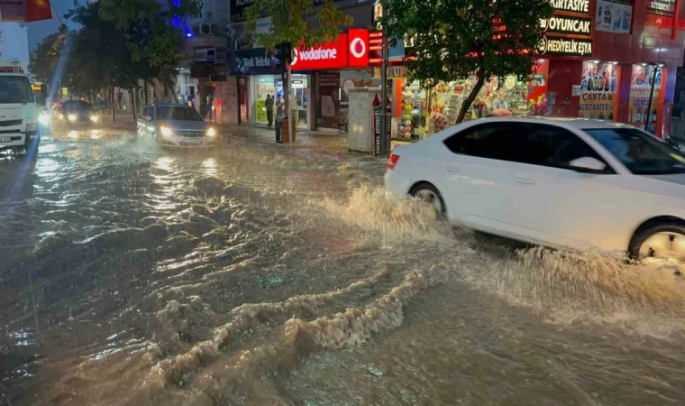 Elazığ’da Sağanak Yağış Etkisini Gösterdi