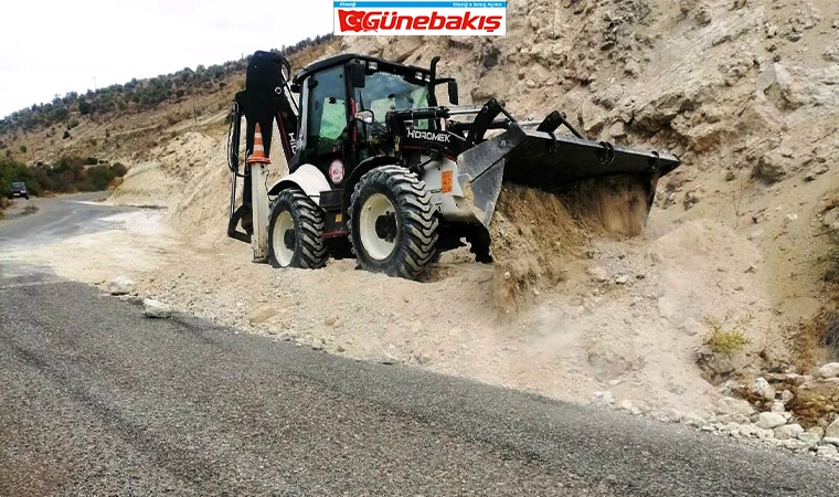 Ağın'da Depremin Ardından 15 Köy Yolunda Temizlik Yapıldı