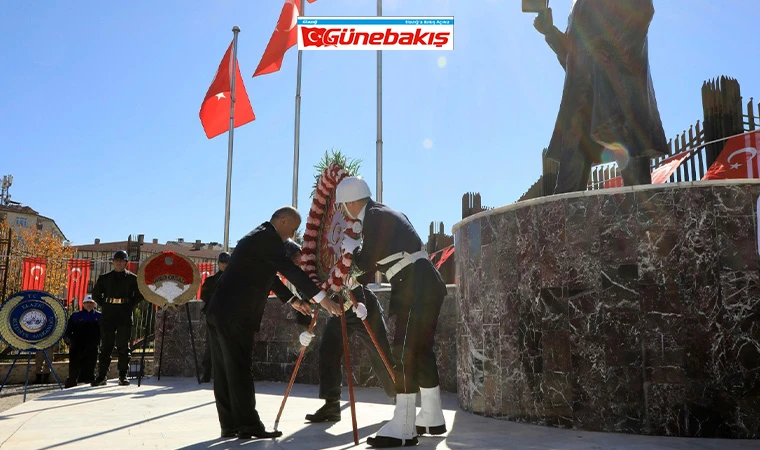 Elazığ'da Çelenk Sunma Töreni Yapıldı