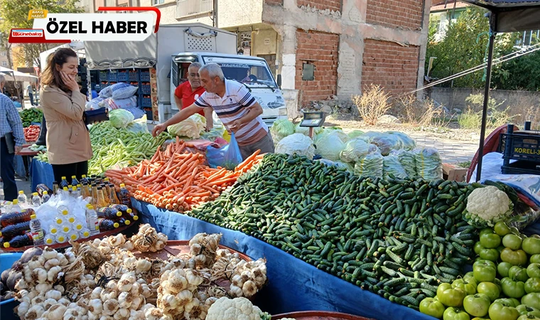 Pazartesi Pazarında Turşuluklar Satışta! İşte Elazığ’da Fiyatlar 