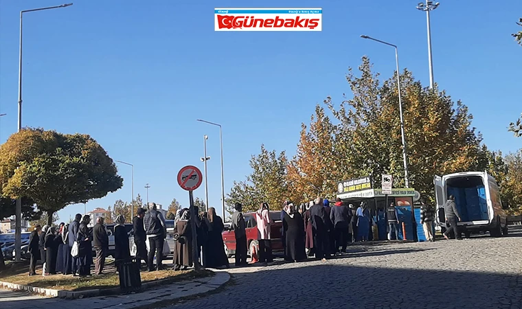 Elazığ’da Halk Ekmek Kuyruğu