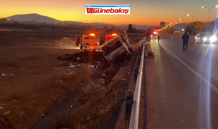 Elazığ’da Minibüs İle Odun Yüklü Kamyonet Çarpıştı: 2 Yaralı