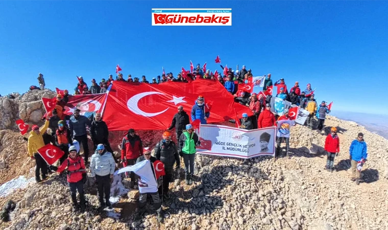 Elazığlı Dağcılar Erciyes'in Zirvesine Tırmandılar