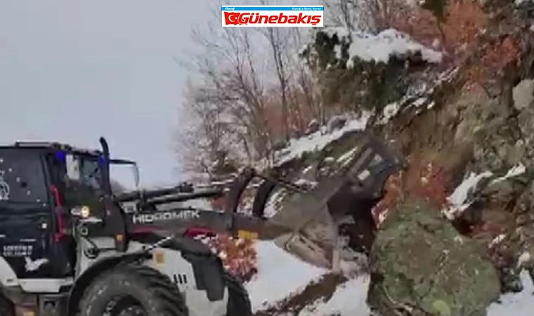 Sivrice Hazarbaba Kayak Merkezi Yolu Kaya Parçası Düştü