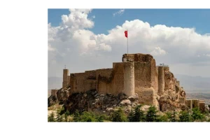 Elâzığ’ın turizme açılan kapısı 4 bin yıllık Harput'a ziyaretçiler gelmeye başladı.