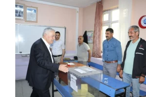 Zülfü Demirbağ, Oy Kullanıp Okulları Ziyaret Etti