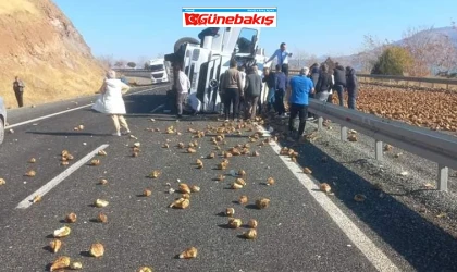 Elazığ’da Pancar Yüklü Tır Kontrolden Çıkarak Devrildi: Kazada 1 kişi Yaralandı